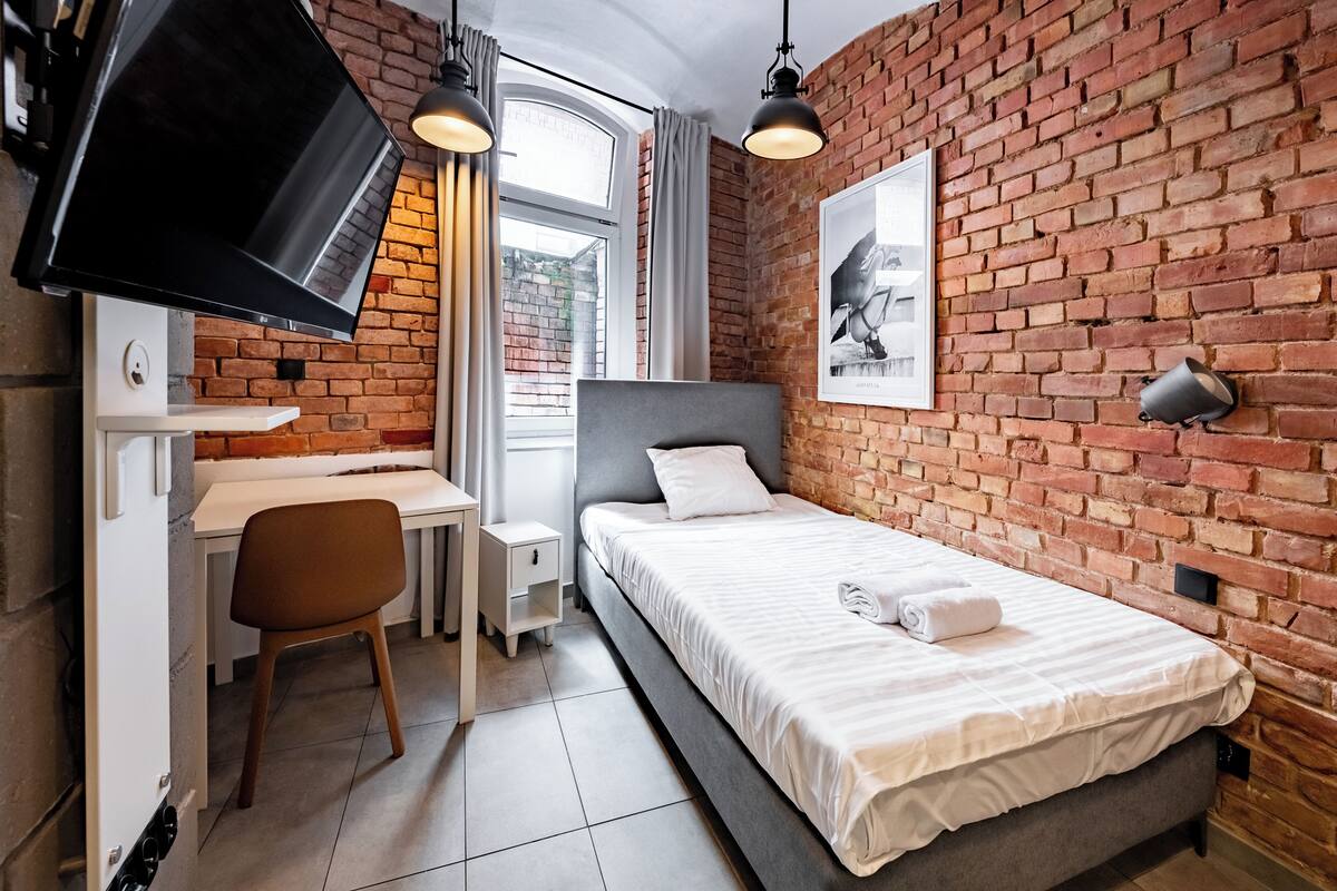 Economy Studio | Iron/ironing board, WiFi (free), bed sheets