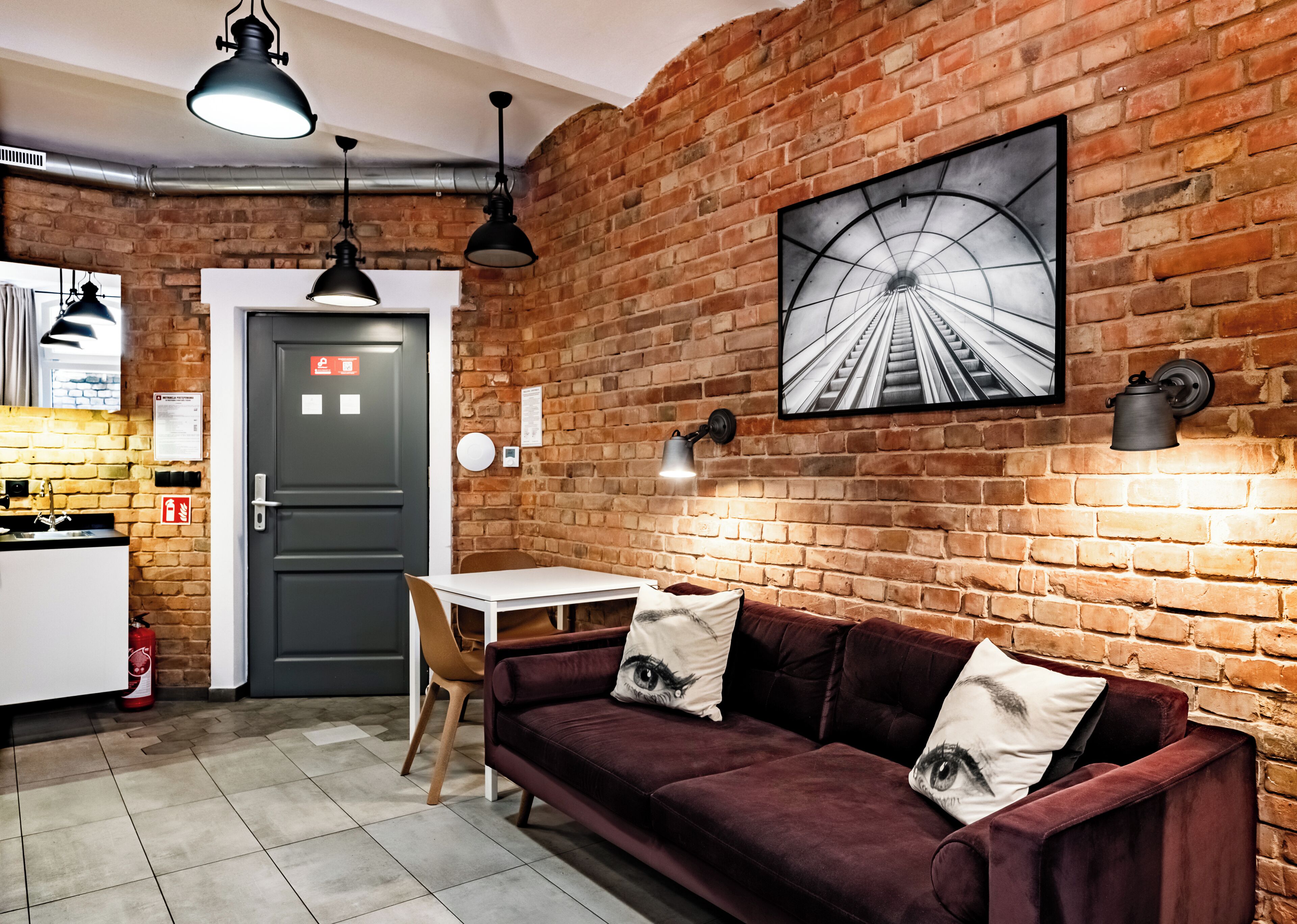 Kaupunkistudio | Oleskelualue | 27–tuumainen taulutelevisio, jossa digitaalikanavat