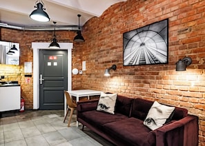 City Studio | Living area | 27-inch flat-screen TV with digital channels - RentPlanet - Apartamenty Strzałowa (Poznan)