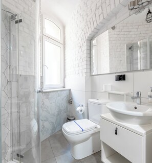 Classic Studio | Bathroom - RentPlanet - Apartamenty Strzałowa (Poznan)