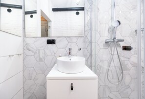 Classic Studio | Bathroom | Hair dryer, towels, soap, shampoo
