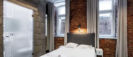 Iron/ironing board, free WiFi, bed sheets