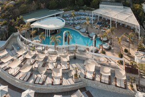 Seasonal outdoor pool, open 8:00 AM to 6:00 PM, free pool cabanas