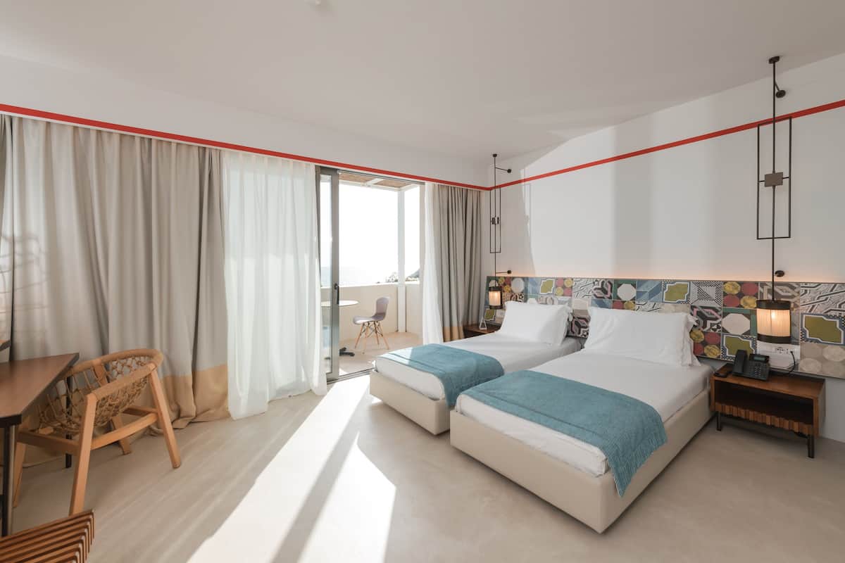 Superior Room, 2 Single Beds, Sea View | 1 bedroom, minibar, in-room safe, soundproofing