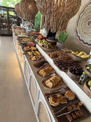 Free daily buffet breakfast