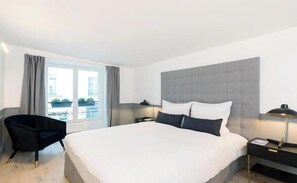 4 bedrooms, desk, iron/ironing board, free WiFi