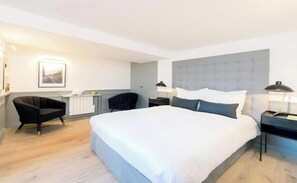 4 slaapkamers, een bureau, een strijkplank/strijkijzer, gratis wifi