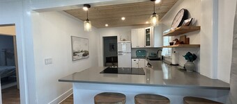 Bryson City Bungalow- Adorable Farmhouse seconds from the Train Depo in Bryson City, NC