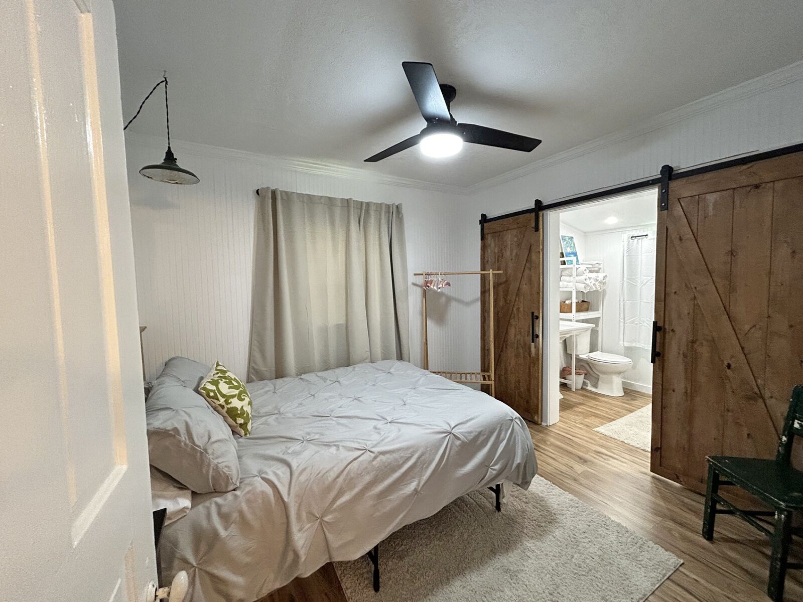 3 bedrooms, travel crib, internet