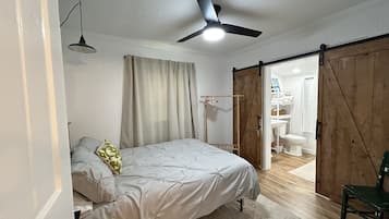 3 bedrooms, travel crib, internet