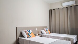 Minibar, escritorio, espacio para trabajar con laptop y wifi gratis 