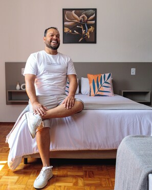 Minibar, desk, laptop workspace, free WiFi