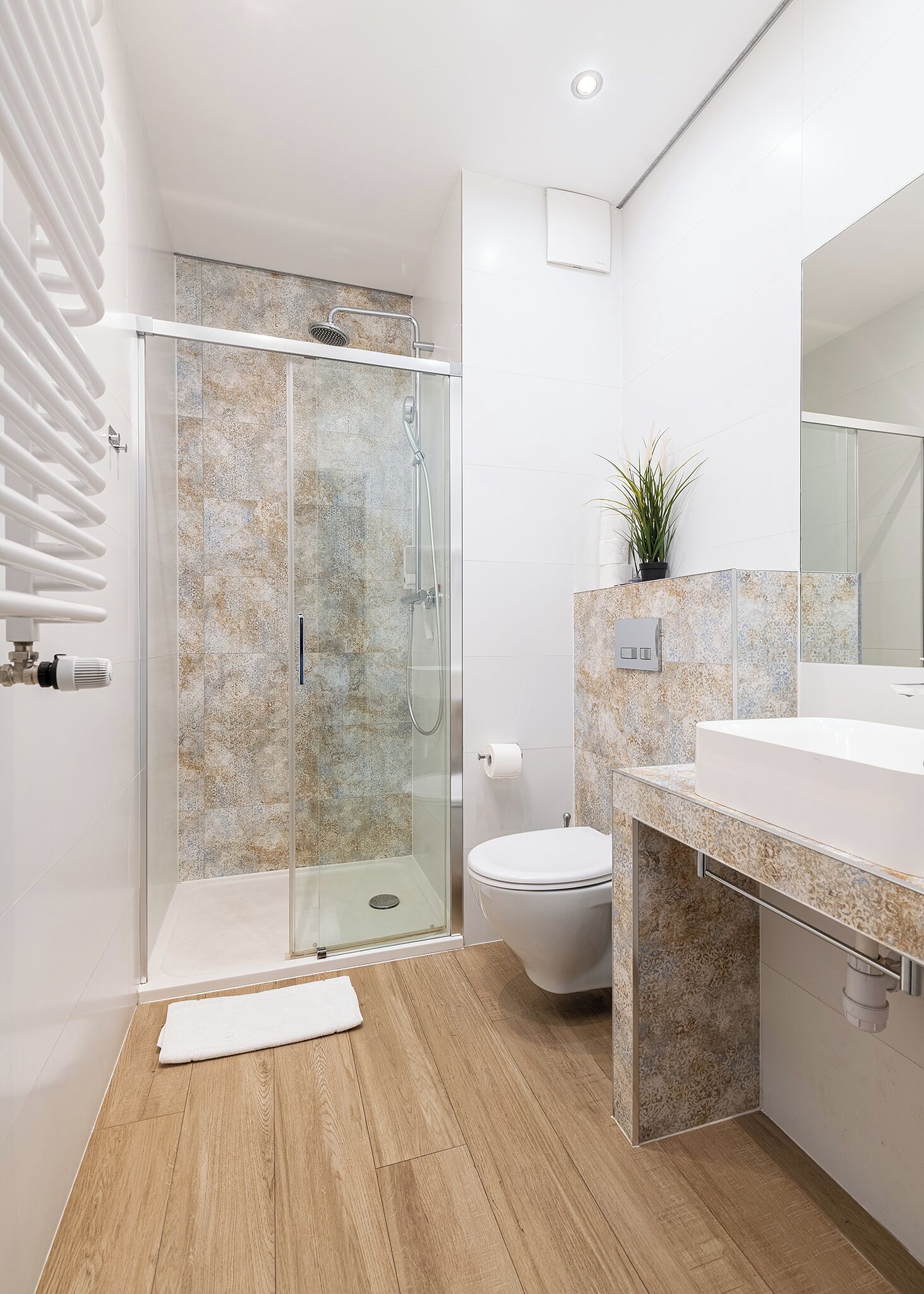 Comfort Apartment | Bathroom | Hair dryer, towels, soap, shampoo