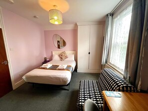 1 室のベッドルーム、アイロン / アイロン台、WiFi、ベッドシーツ