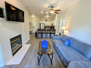 Smart TV, fireplace