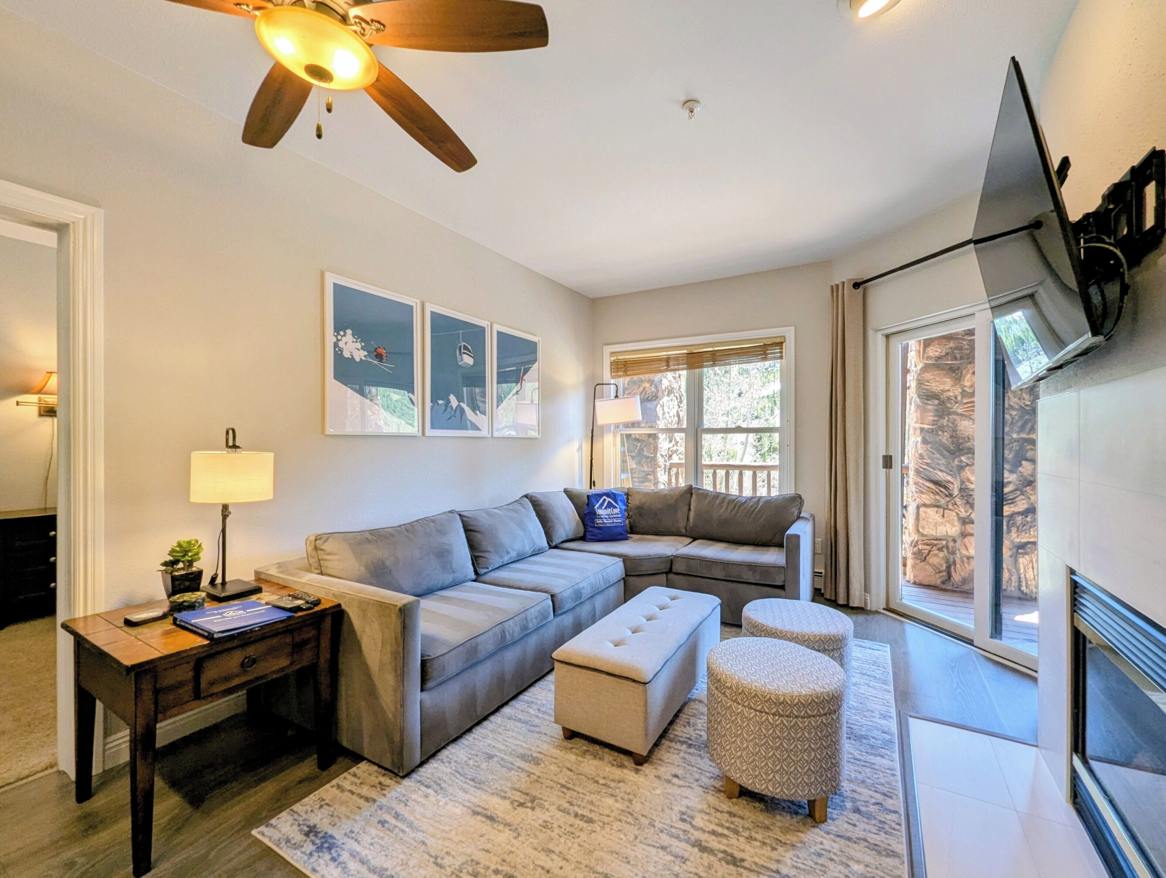 Smart TV, fireplace