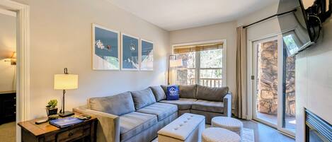 Smart TV, fireplace