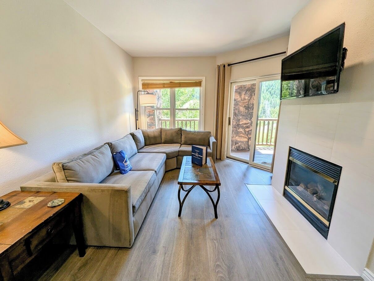 Smart TV y chimenea 