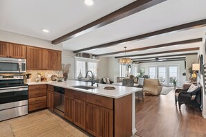 Fridge, microwave, oven, stovetop - Ocean Front Paradise, Fantastic Views! sleeps 4 (St Simons Island)
