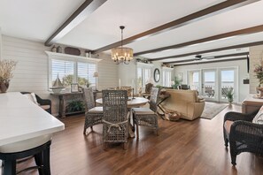 Interior - Ocean Front Paradise, Fantastic Views! sleeps 4 (St Simons Island)