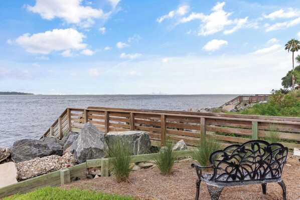 Property grounds - Ocean Front Paradise, Fantastic Views! sleeps 4 (St Simons Island)