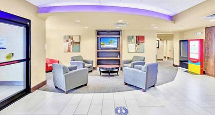 Suite near Universal Studios with Pool & Hot Tub