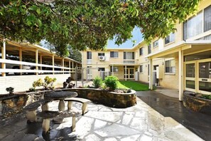 تناول الطعام بالخارج