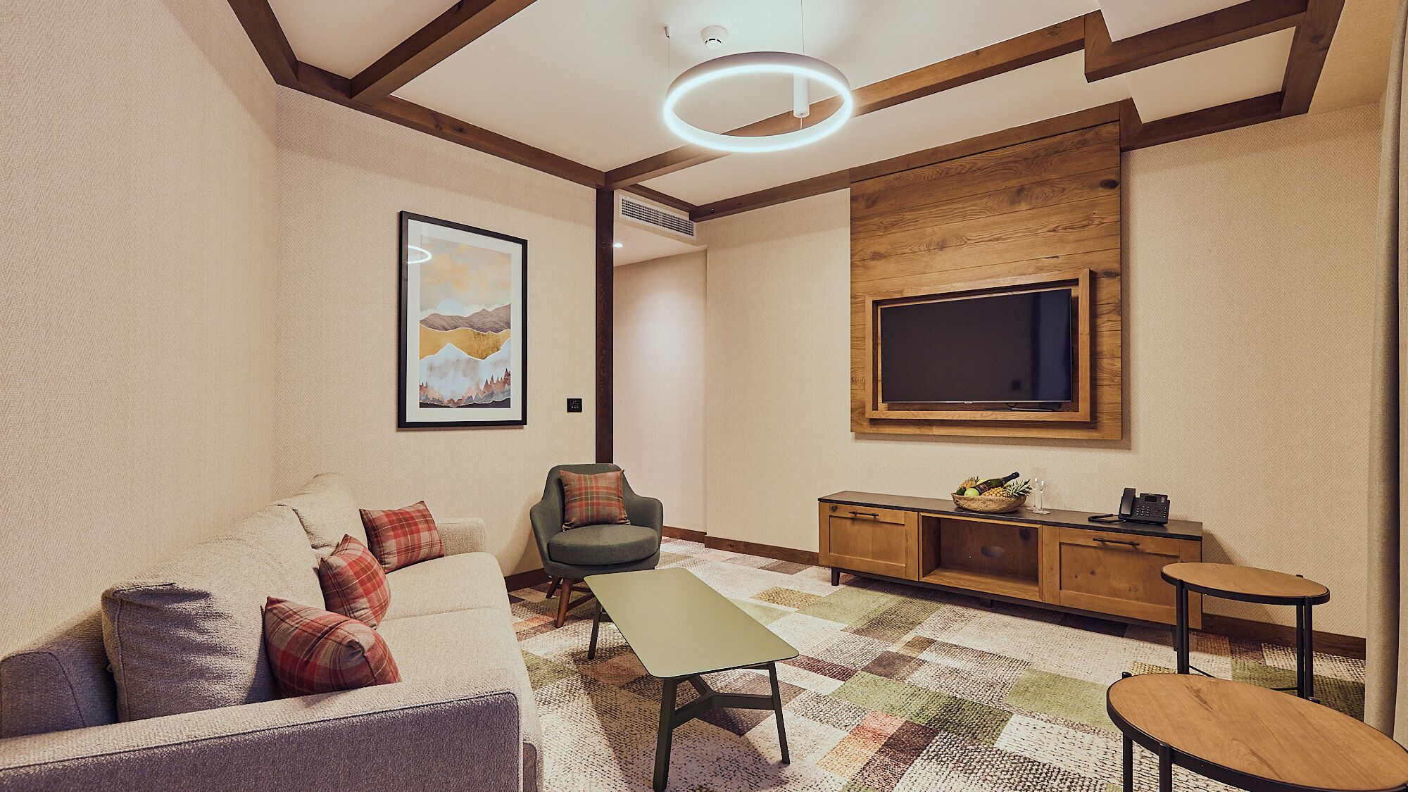 Premium Suite | Hypo-allergenic bedding, free minibar items, in-room safe, desk