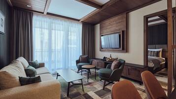 Hypo-allergenic bedding, free minibar items, in-room safe, desk