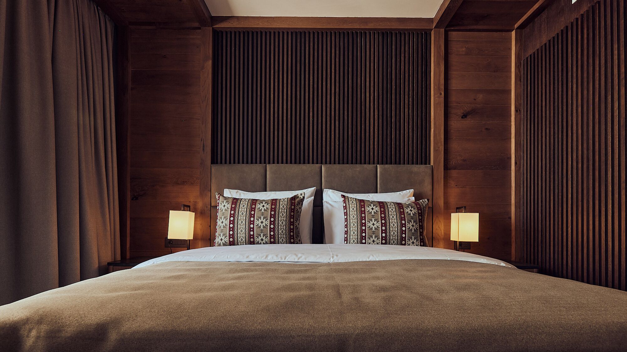 Standard Suite | Hypo-allergenic bedding, free minibar items, in-room safe, desk