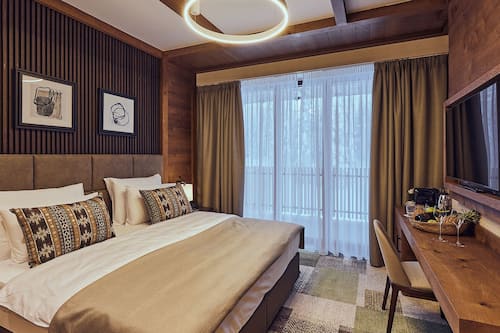 Chambre Deluxe Double ou avec lits jumeaux, balcon, vue montagne | Literie hypoallergénique, mini-bar avec articles gratuits