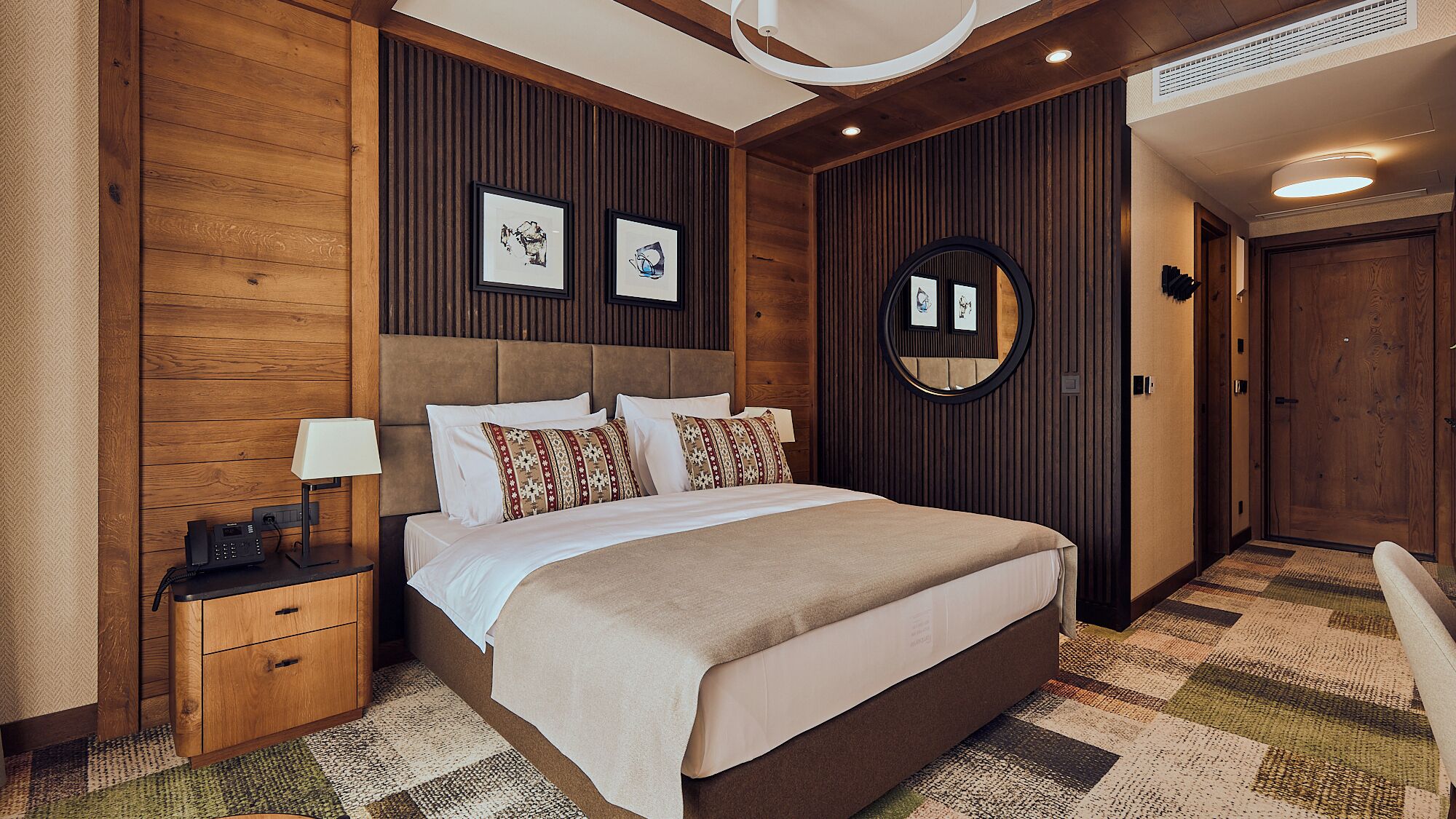 Standard Room | Hypo-allergenic bedding, free minibar items, in-room safe, desk