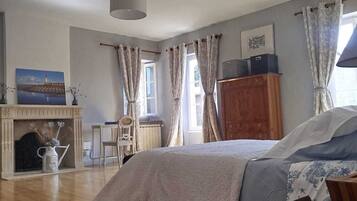 3 chambres, fer et planche à repasser, Wi-Fi gratuit, draps fournis