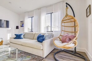 Smart TV - Elevated Beach Haus (St. Augustine)