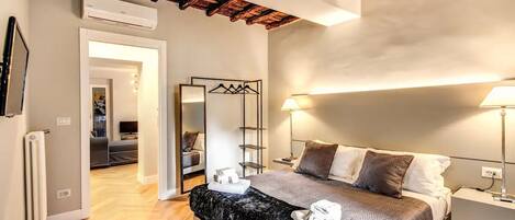 3 Schlafzimmer, Schreibtisch, Bügeleisen/Bügelbrett, Reisekinderbett