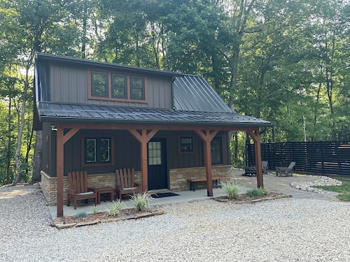 Pine Ridge Cabin House - Cozy Retreat In Woodland Setting With Hiking Trails