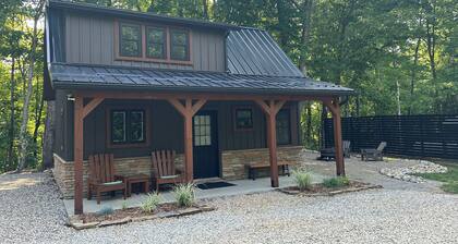 Pine Ridge Cabin House - Cozy Retreat In Woodland Setting With Hiking Trails