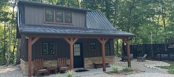 Pine Ridge Cabin House - Cozy Retreat In Woodland Setting With Hiking Trails