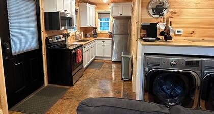 Pine Ridge Cabin House - Cozy Retreat In Woodland Setting With Hiking Trails