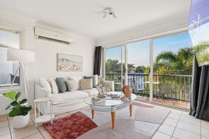 Smart TV - Cozy in Paradise (Surfers Paradise)