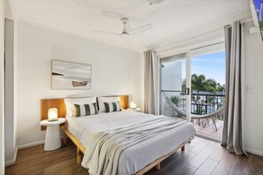 2 bedrooms, iron/ironing board, WiFi, bed sheets - Cozy in Paradise (Surfers Paradise)