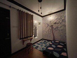 5 bedrooms, desk, iron/ironing board, free WiFi