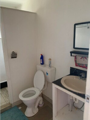 Shower, towels, soap, toilet paper - Va'inga Sea View Guest House, Fatafehi Rd, Toula, Neiafu, Vava'u, Tonga. (Neiafu)