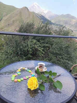Outdoor dining - Royal Galaxy

 (Stepantsminda)