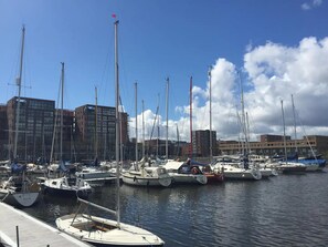 Marina - A minute to the tram, a minute to the beach-explore Amsterdam like never before (Amsterdam)