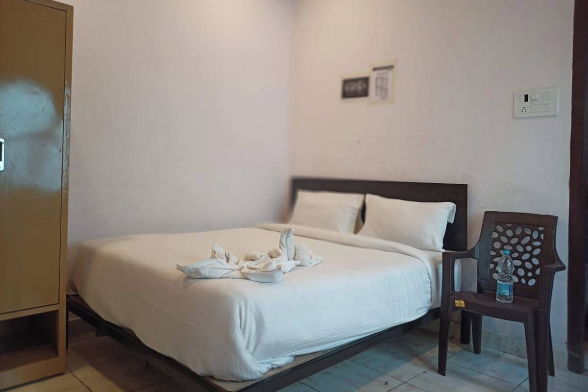 Standard Room | WiFi (free), bed sheets