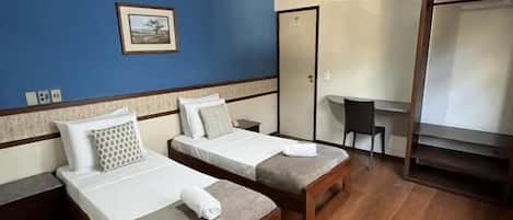Twin Room | Minibar, desk, laptop workspace, soundproofing