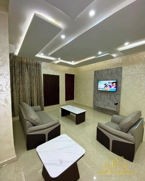 Comfort Apartment | Living area | 32-inch Smart TV with cable channels - H5 Hotel and Apartments (Enugu)