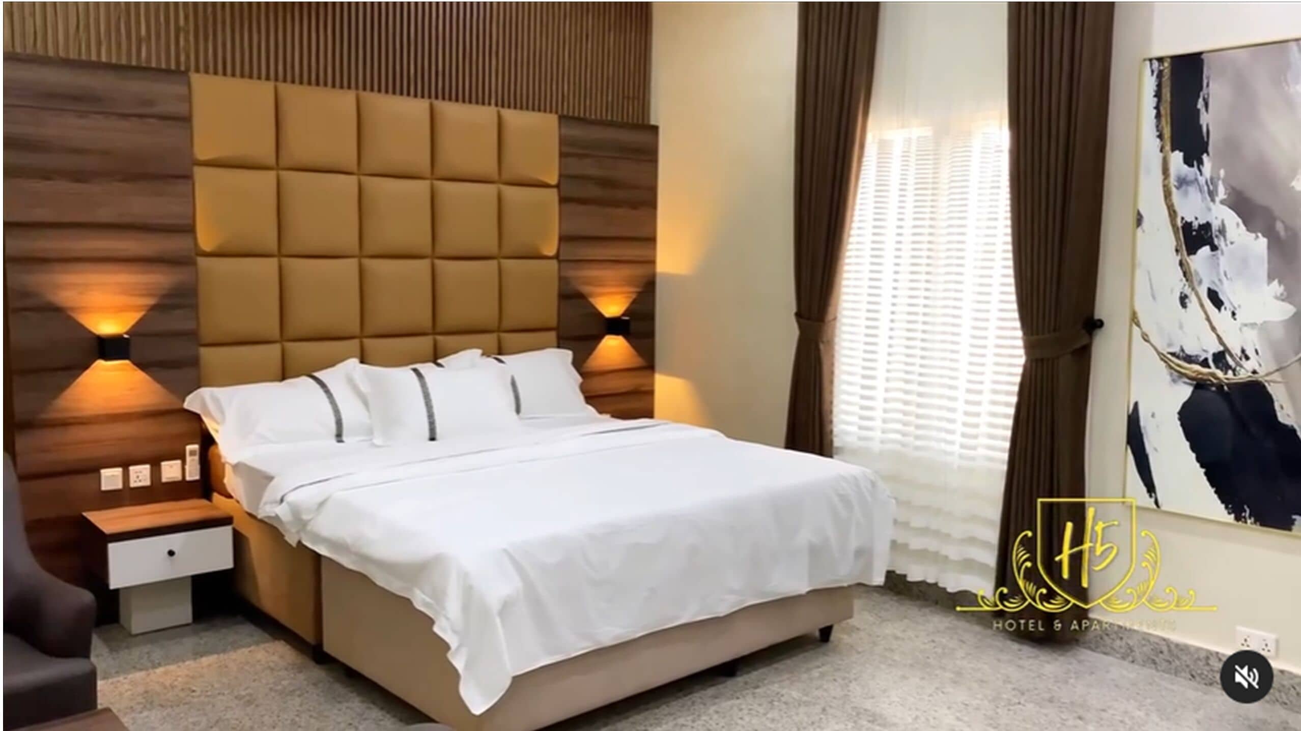 Ropa de cama hipoalergénica, colchones Tempur-Pedic y escritorio 