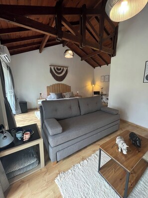 Ropa de cama de alta calidad, cubrecamas y minibar 